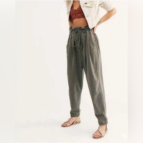 Free People Margate Pleated Drawstring Sugar Kelp Paperbag Pants | Size XS/TP - Picture 1 of 13